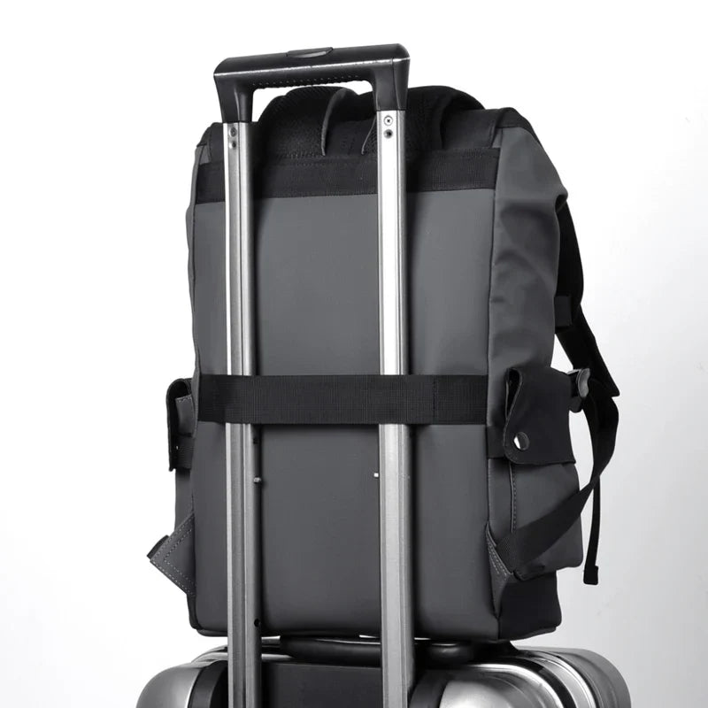 Mochila Impermeable de Cuero PU para Laptop Gris – Puerto USB Integrado