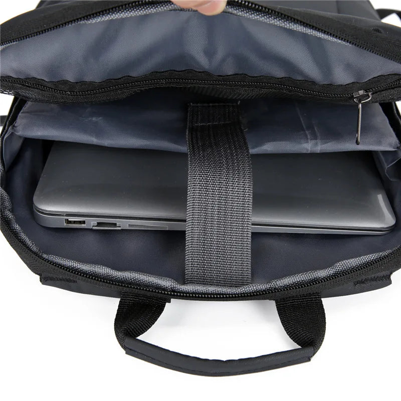Mochila Impermeable Ultraligera para Laptop Negra – Hasta 15.6"